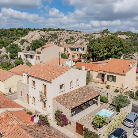 Villa Dell'800 Con Jacuzzi Privata - San Pantaleo