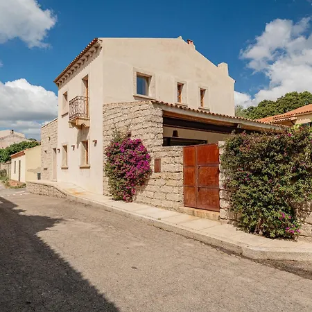 Villa Dell'800 Con Jacuzzi Privata - San Pantaleo