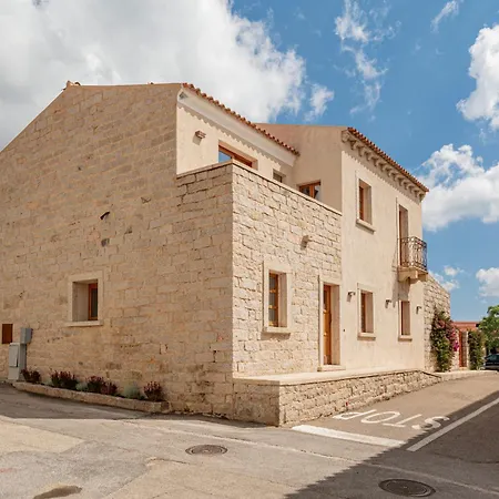 Villa Dell'800 Con Jacuzzi Privata - San Pantaleo